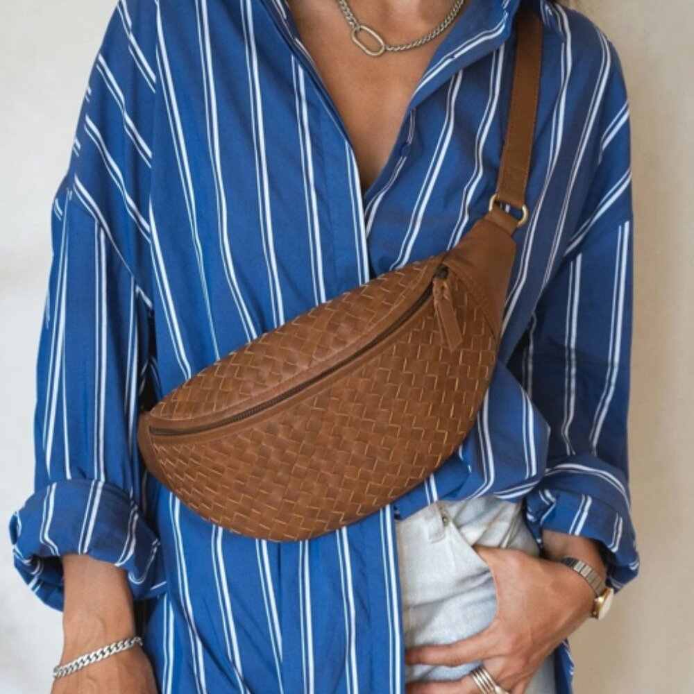 NWOT Mandrn Atlas Woven in Tan with Dust Bag